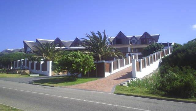 2_houses_built_in_Santareme_by_arthur_joubert_construction